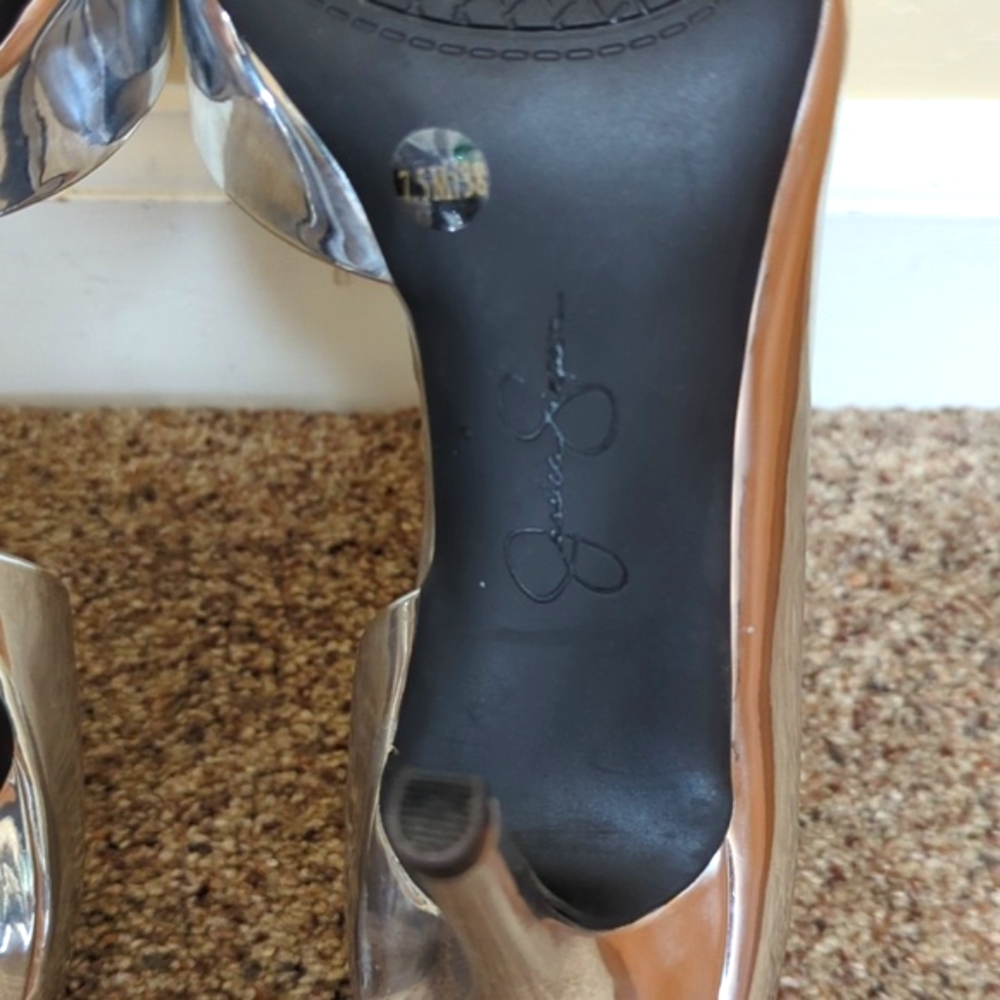 NEW Jessica Simpson Silver Metallic D'Orsay Pointed Toe Pumps Size 7.5 - Picture 9 of 9